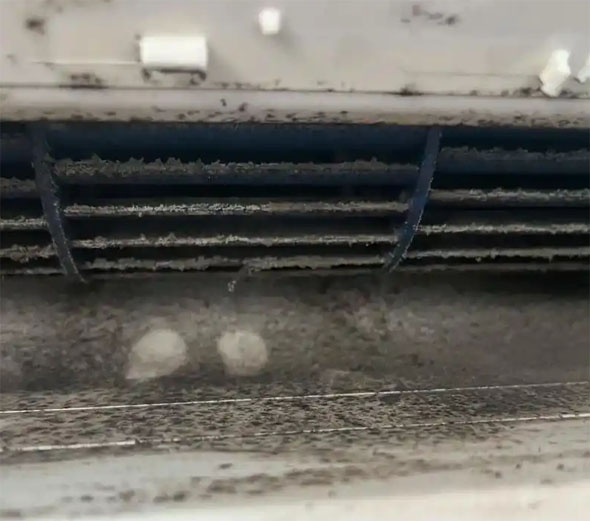 振兴空调吹的风有股烧焦味是怎么回事